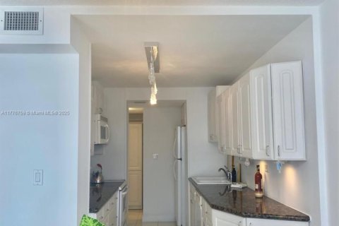 Condo in Sunny Isles Beach, Florida, 1 bedroom  № 1868280 - photo 12