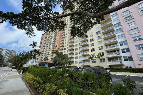 Condo in Sunny Isles Beach, Florida, 1 bedroom  № 1868280 - photo 29