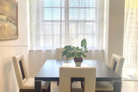 Condo in Sunny Isles Beach, Florida, 1 bedroom  № 1868280 - photo 11