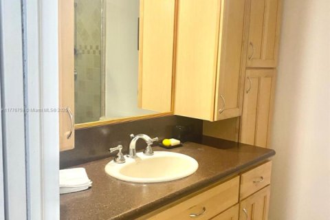 Condo in Sunny Isles Beach, Florida, 1 bedroom  № 1868280 - photo 6