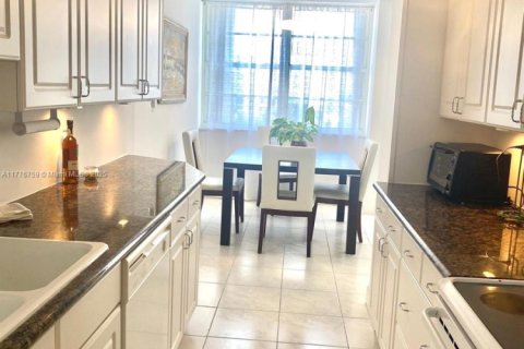 Condo in Sunny Isles Beach, Florida, 1 bedroom  № 1868280 - photo 8