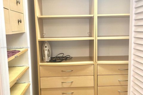 Condo in Sunny Isles Beach, Florida, 1 bedroom  № 1868280 - photo 21