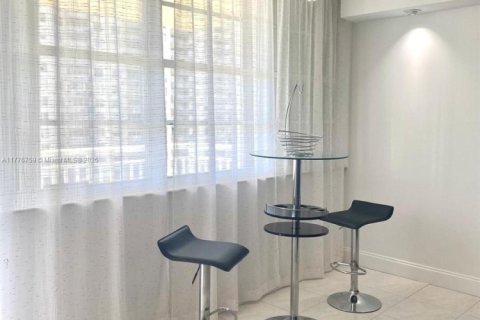 Condo in Sunny Isles Beach, Florida, 1 bedroom  № 1868280 - photo 4