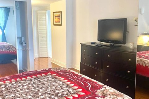 Condo in Sunny Isles Beach, Florida, 1 bedroom  № 1868280 - photo 14