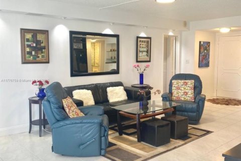 Condo in Sunny Isles Beach, Florida, 1 bedroom  № 1868280 - photo 2