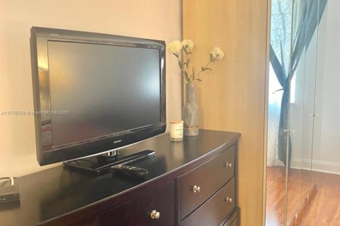 Condo in Sunny Isles Beach, Florida, 1 bedroom  № 1868280 - photo 19