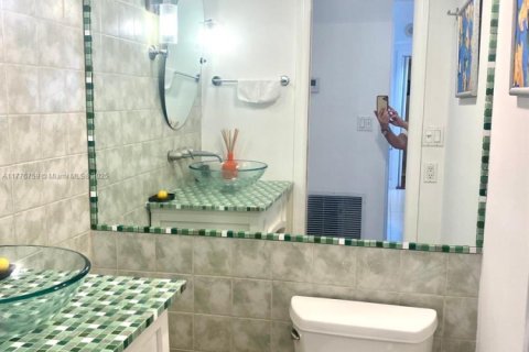 Condo in Sunny Isles Beach, Florida, 1 bedroom  № 1868280 - photo 25