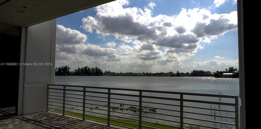 Bureau à Doral, Floride № 1210424
