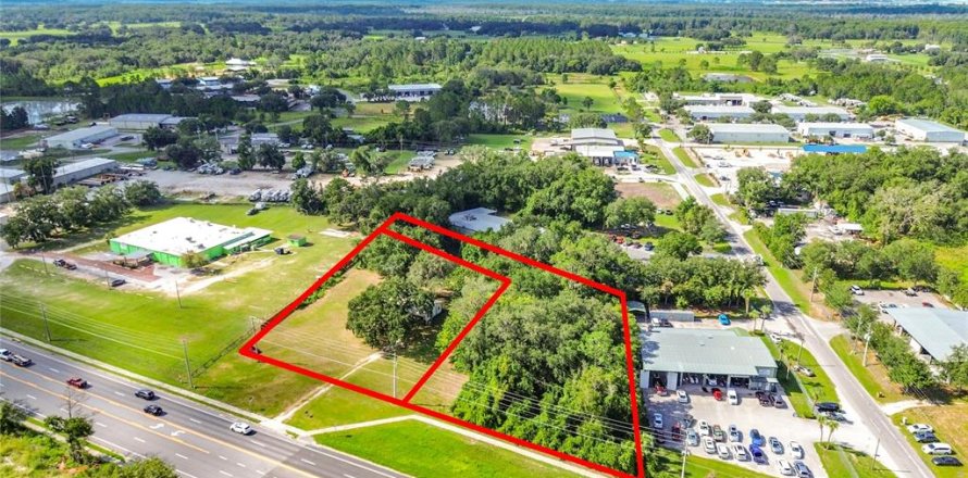 Commercial property in Leesburg, Florida 127.37 sq.m. № 2258273