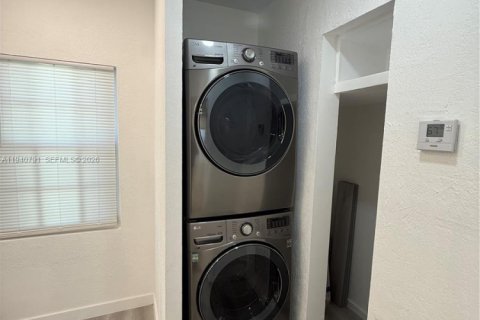 Купить виллу или дом в Майами, Флорида 3 спальни, 86.96м2, № 1997999 - фото 7