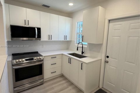 Купить виллу или дом в Майами, Флорида 3 спальни, 86.96м2, № 1997999 - фото 3