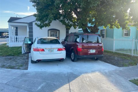 House in Miami, Florida 3 bedrooms, 86.96 sq.m. № 1997999 - photo 19