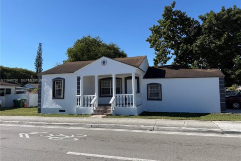 Дом в Майами, Флорида 3 спальни, 86.96м2 № 1997999