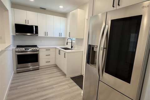 Купить виллу или дом в Майами, Флорида 3 спальни, 86.96м2, № 1997999 - фото 2