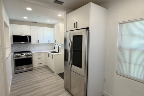 Купить виллу или дом в Майами, Флорида 3 спальни, 86.96м2, № 1997999 - фото 4