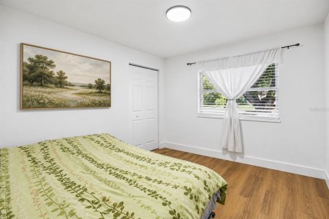 House in Temple Terrace, Florida 4 bedrooms, 177.81 sq.m. № 2142370 - photo 22