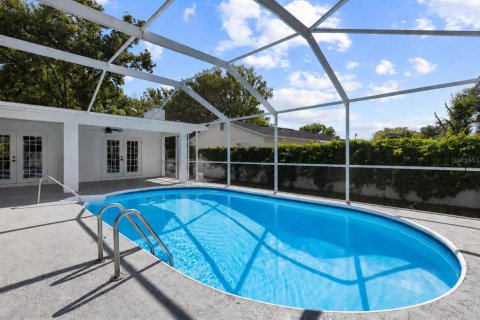 House in Temple Terrace, Florida 4 bedrooms, 177.81 sq.m. № 2142370 - photo 25