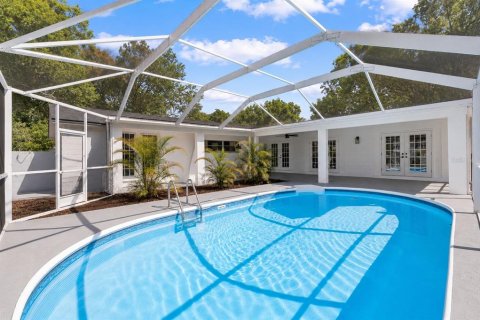 House in Temple Terrace, Florida 4 bedrooms, 177.81 sq.m. № 2142370 - photo 3