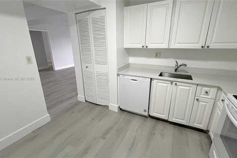 Copropriété à louer à Plantation, Floride: 2 chambres, 98.2 m2 № 1966215 - photo 4