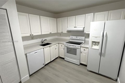 Copropriété à louer à Plantation, Floride: 2 chambres, 98.2 m2 № 1966215 - photo 5