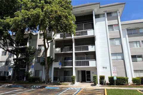 Copropriété à louer à Plantation, Floride: 2 chambres, 98.2 m2 № 1966215 - photo 1