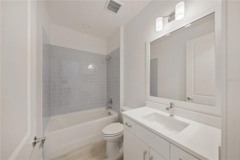 House in Sarasota, Florida 2 bedrooms, 162.3 sq.m. № 2214611 - photo 15