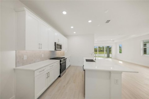 House in Sarasota, Florida 2 bedrooms, 162.3 sq.m. № 2214611 - photo 8