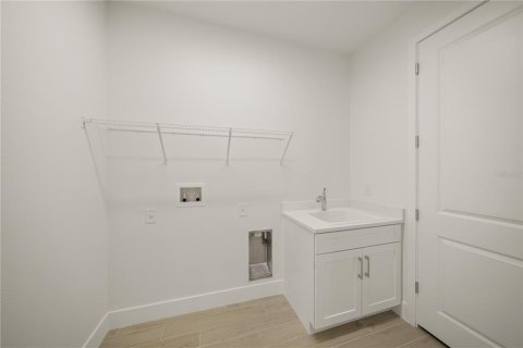 House in Sarasota, Florida 2 bedrooms, 162.3 sq.m. № 2214611 - photo 16