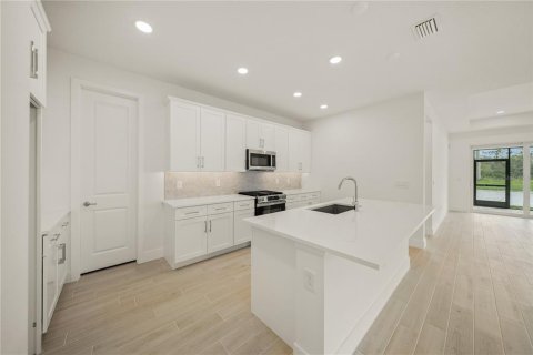 House in Sarasota, Florida 2 bedrooms, 162.3 sq.m. № 2214611 - photo 6