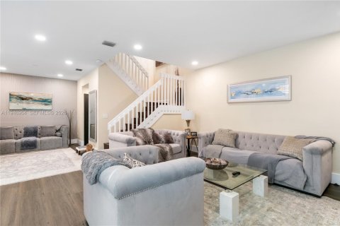 Townhouse in Hollywood, Florida 3 bedrooms, 162.39 sq.m. № 2003099 - photo 15