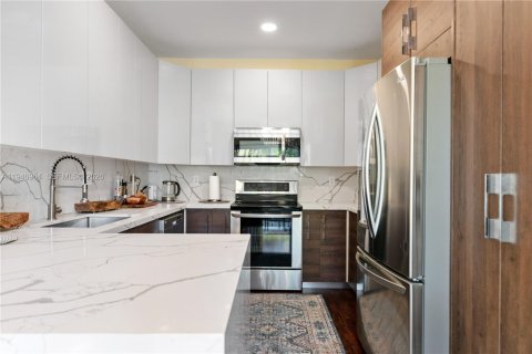 Townhouse in Hollywood, Florida 3 bedrooms, 162.39 sq.m. № 2003099 - photo 7