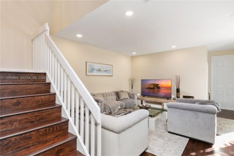 Townhouse in Hollywood, Florida 3 bedrooms, 162.39 sq.m. № 2003099 - photo 20