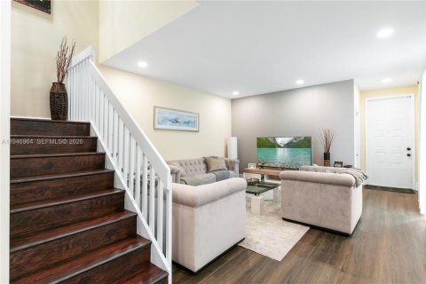 Townhouse in Hollywood, Florida 3 bedrooms, 162.39 sq.m. № 2003099 - photo 14