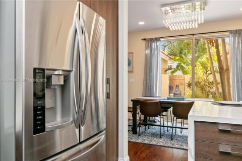 Townhouse in Hollywood, Florida 3 bedrooms, 162.39 sq.m. № 2003099 - photo 11