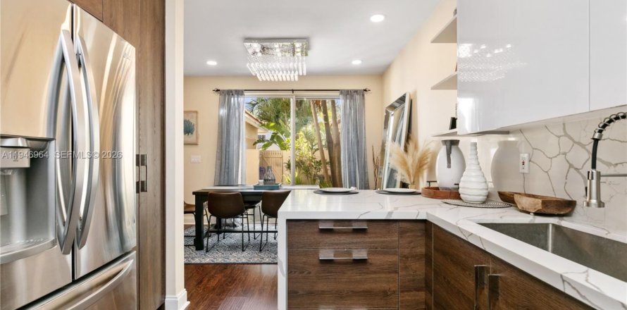 Townhouse in Hollywood, Florida 3 bedrooms, 162.39 sq.m. № 2003099