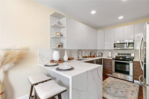 Townhouse in Hollywood, Florida 3 bedrooms, 162.39 sq.m. № 2003099 - photo 8