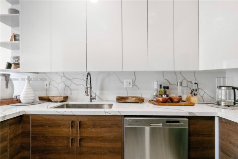 Townhouse in Hollywood, Florida 3 bedrooms, 162.39 sq.m. № 2003099 - photo 5