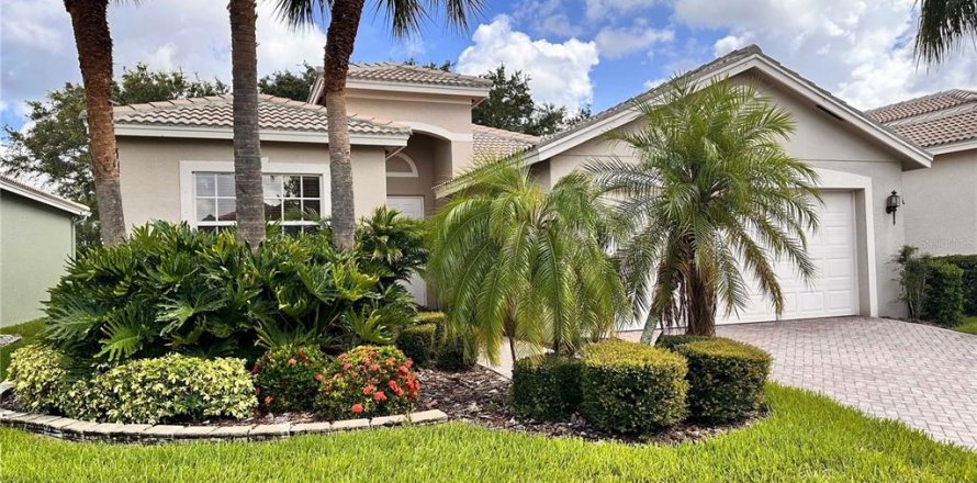 House in Wimauma, Florida 2 bedrooms, 132.39 sq.m. № 2213636