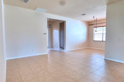 House in Wimauma, Florida 2 bedrooms, 132.39 sq.m. № 2213636 - photo 7