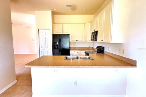 House in Wimauma, Florida 2 bedrooms, 132.39 sq.m. № 2213636 - photo 12