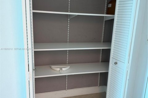 Снять в аренду кондоминиум в Норт-Майами, Флорида 1 спальня, 62.52м2, № 1990515 - фото 4