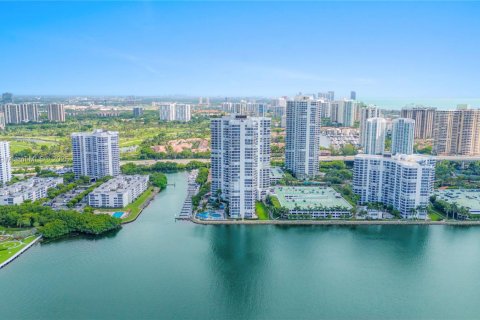 Condominio en venta en Aventura, Florida, 2 dormitorios, 125.7 m2 № 1683895 - foto 26
