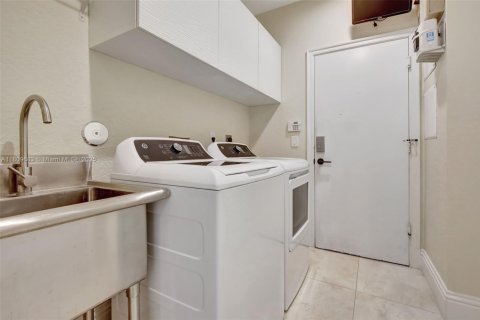 Casa en venta en Davie, Florida, 5 dormitorios, 325.34 m2 № 1753158 - foto 29