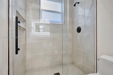 Casa en venta en Davie, Florida, 5 dormitorios, 325.34 m2 № 1753158 - foto 25