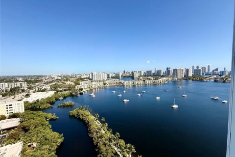 Кондоминиум с 2 спальнями в Норт-Майами-Бич, Флорида № 2003201