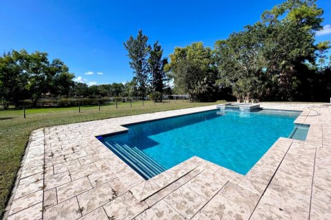 House in Lake Worth, Florida 4 bedrooms, 301.93 sq.m. № 848059 - photo 1