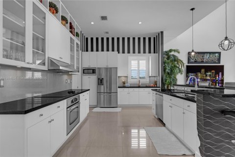 House in Palmetto Bay, Florida 4 bedrooms, 312.15 sq.m. № 1954991 - photo 14