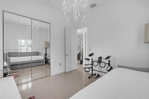 House in Palmetto Bay, Florida 4 bedrooms, 312.15 sq.m. № 1954991 - photo 23