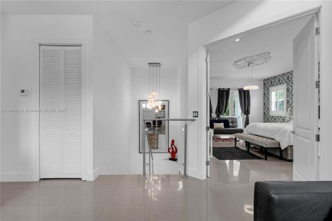 House in Palmetto Bay, Florida 4 bedrooms, 312.15 sq.m. № 1954991 - photo 26