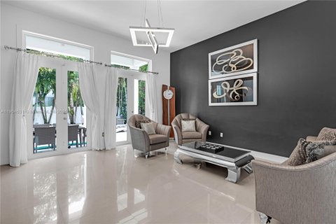 House in Palmetto Bay, Florida 4 bedrooms, 312.15 sq.m. № 1954991 - photo 8